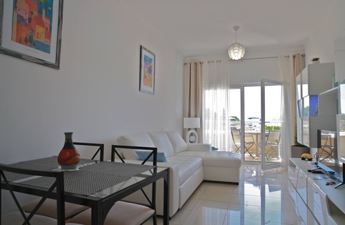 Areias de Sao Joao Apartment | A haven of peace facing the ocean. Free WiFi, free secure parking, .