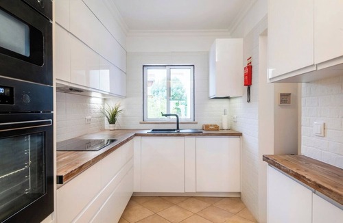 Alpouvar Apartment | Albufeira Club: 2BR Prime Holidays Retreat