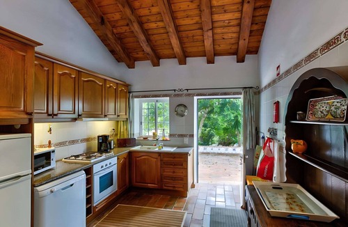 Alcalar Apartment | Algarve Apartment with Garden & Pool