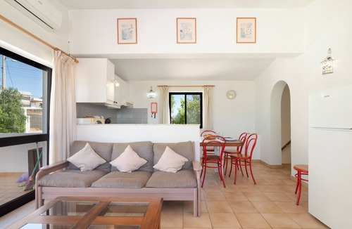Silves Apartment | Apartment 'One Bedroom 3' with Shared Pool, Wi-Fi and Air Conditioning