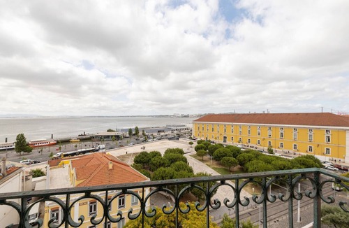 Santa Maria Maior Apartment | Apartment 'Alfama Com Vista Rio' with Balcony, Wi-Fi and Air Conditioning