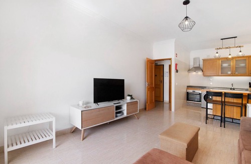 Alporchinhos Apartment | Apartment 'Brisa Salina D'Alporchinhos' with Sea View, Elevator, Air Conditioning & Wi-Fi