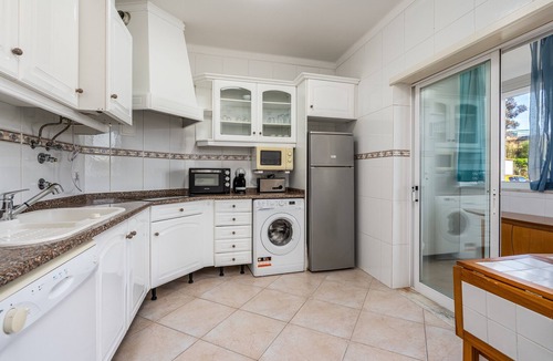 Portimao Apartment | Apartment 'Coral Escape' with Sea View, Wi-Fi and Air Conditioning