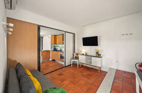 Montes de Alvor Apartment | Apartment 'Hakuna Matata House' with Shared Pool, Wi-Fi and Air Conditioning