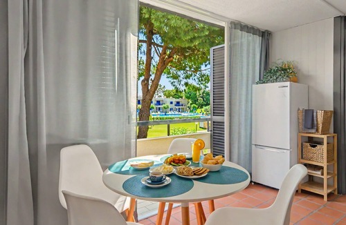 Montes de Alvor Apartment | Apartment 'Hakuna Matata House' with Shared Pool, Wi-Fi and Air Conditioning