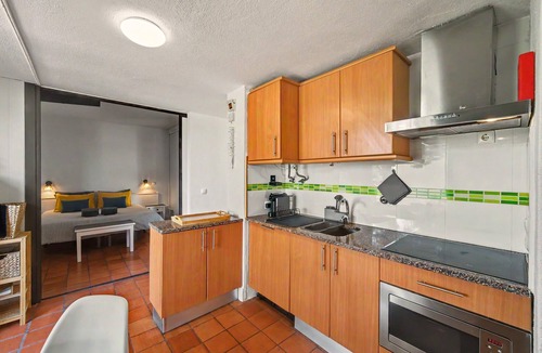 Montes de Alvor Apartment | Apartment 'Hakuna Matata House' with Shared Pool, Wi-Fi and Air Conditioning