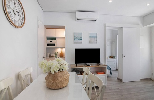 Olhao Apartment | Apartment 'Olhão Lodge - Al Berta' with Private Terrace, Wi-Fi and Air Conditioning