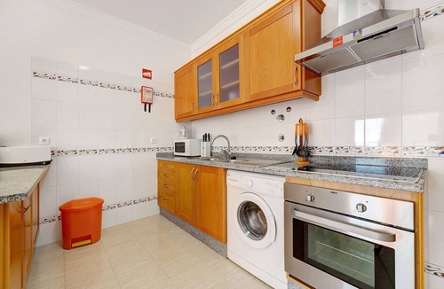Alporchinhos Apartment | Apartment 'Quinta Das Palmeiras' with Sea View, Wi-Fi and Air Conditioning