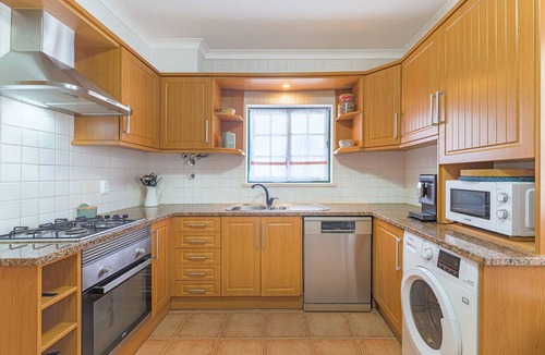 Longueira Apartment | Apartment 'Refúgio da Longueira' with Private Terrace, Balcony and Wi-Fi