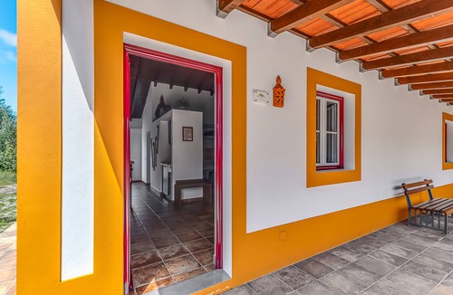 Grandola Apartment | Apartment 'Ti Joaquim - Suite Deluxe' with Shared Pool, Wi-Fi and Air Conditioning