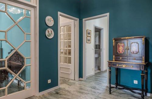 Porto Apartment | Aposentus - Vintage Retreat in Sá Carneiro Plaza