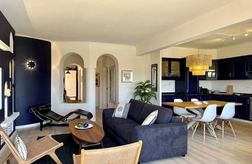 Caramujeira Apartment | Apt. near the beach, sea view, roof terrace, pool/garden in Praia da Marinha