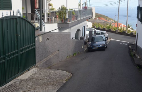 Camara de Lobos House | ATLANTIC HOUSE WITH CAR AND BIKE