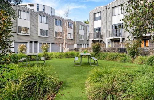 Parnell House | Auckland CBD, Parnell Ensuite+Patio+Secluded Garage