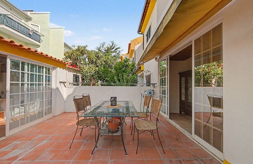 Sao Lourenco House | Azeitão Town House with Private Terrace, Wi-Fi, and Air Conditioning