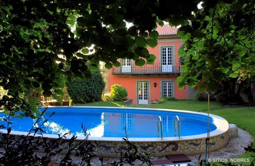 Gouveia Apartment | BALCONY HOUSE - 6 PAX