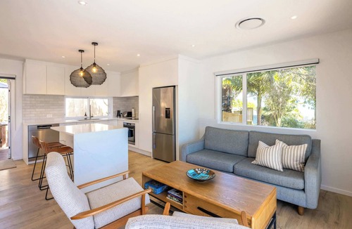 Waiheke Island House | Bay Haven – Walk to Palm Beach