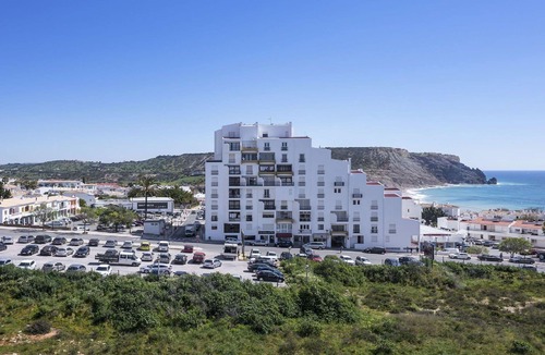 Praia da Luz Apartment | Beautiful apartment for 4 people with A/C, WIFI, TV and terrace