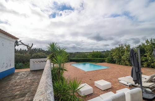 Santiago do Cacem House | Beautiful hilltop 4BR, 3BA, pool & country house near to Porto Covo