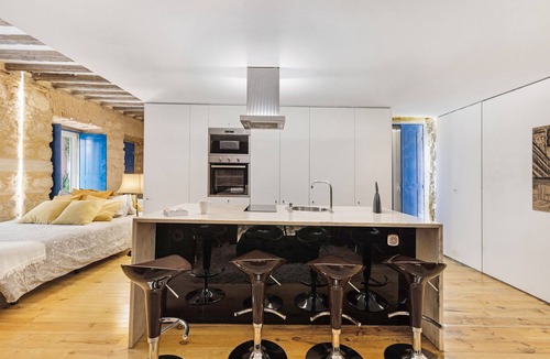 Merces Apartment | Beautiful Loft “Green Street Lisbon” in City Centre with Wi-Fi & A/C