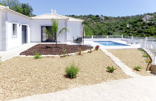 Estoi House | Beautiful private villa for 6 people with WIFI, private pool, A/C, TV and terrace