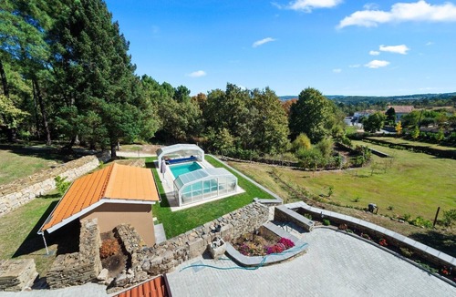 Vila Real Apartment | Bed and Breakfast 'Piso Sol' with Mountain View and Heated Pool