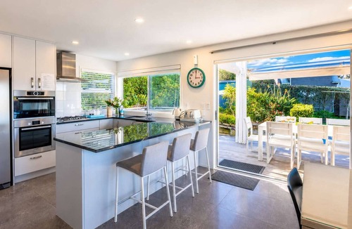 Oneroa House | Bella Seven - Walk to Oneroa Village