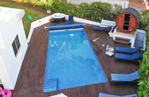 Quarteira Villa | Bento Box Vintage Family Villa & Hot Pool