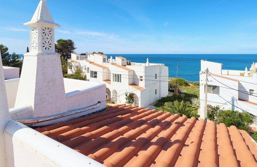 Vale de Centianes Apartment | Blue Horizon Apartment with a Beautiful Ocean View