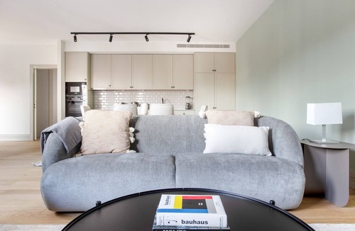 Santa Isabel Apartment | Blueground | Estrela, fully furnished