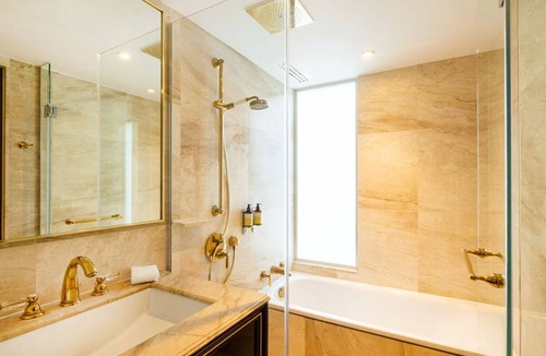Portsoken Hotel | Botolph Corner Suite at Hotel Saint—Near Tower Bridge and the British Museum