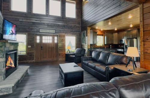 Chalet Village North Cabin | BRAND NEW 22' Indoor pool, 5 en suite bdrs, firepit, and hot tub all with a view