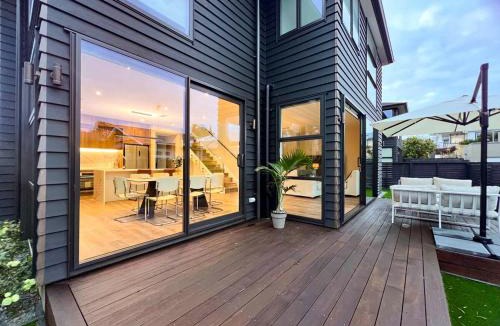 Epsom Villa | Brand-New Luxury 5 bedroom house in Epsom
