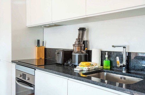 Santo Condestavel House | Bright 1bedroom apartment in Campo de Ourique