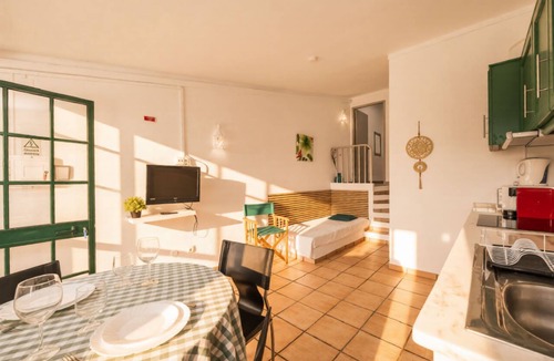 Moncarapacho e Fuseta Apartment | Bright apartment with access to a shared pool