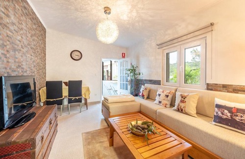 Loures Apartment | Bucelas Countryside Escape