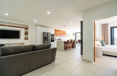Estrela da Calheta House | Casa Antonette, a beautiful warm house, sun all day with a big pool to enjoy.