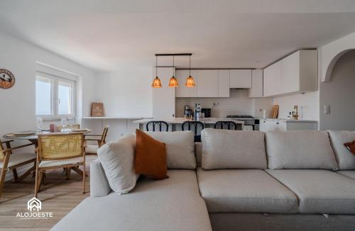 Praia de Santa Cruz Apartment | Casa Cruz do Mar - Oceanview Gem