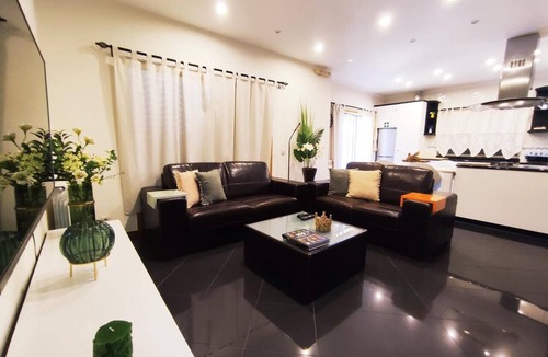 Lanhelas Apartment | Casa Da Veiga: 3-Bedroom Apartment with Sea View, Balconies, and Wi-Fi