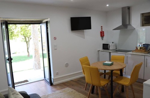 Cardielos House | Casa do Mestre – Mountain Views, Pool, and Wi-Fi