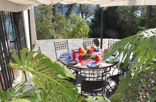 Tomar House | Casa Dos Vidros - Lakefront Charmer Villa
