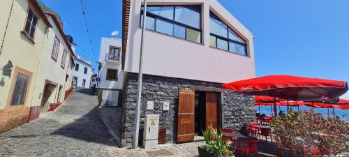 Porto da Cruz House | Casa Linda Baía