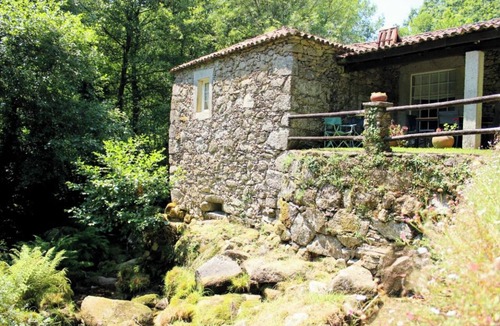 Parada House | Casa Moinho da Levada: A Retreat on the Banks of the Coura River