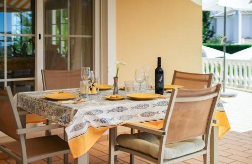 Estombar Villa | Casa Mandalin