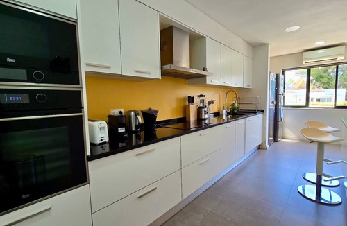 Santiago Villa | Casa Mar by Sesimbra Sun Sea on ocean, beach, historic center.