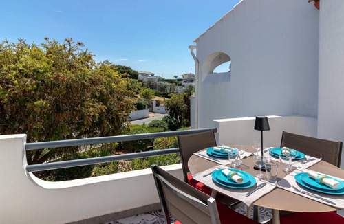 Areias Dos Moinhos House | Casa Moinho – Stylish 2 Bedroom Townhouse with Communal Pool, Carvoeiro
