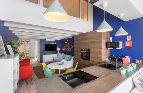 Cartaxo House | Casa Tejo Villa with Jacuzzi: Private Terrace, Wi-Fi & Air Conditioning