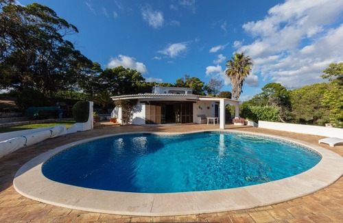 Caramujeira Villa | Casa Velha Videira, 4 Bedroom House With Swimming Pool Near Praia da Marinha