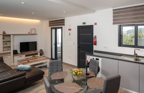 Calheta House | Casa ZÈ, Tranquility, a Refuge in Arco da Calheta