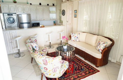 Rendezvous Condo | Charming 2-bedroom condo, with WiFi, AC & uninterrupted sea views in Bridgetown